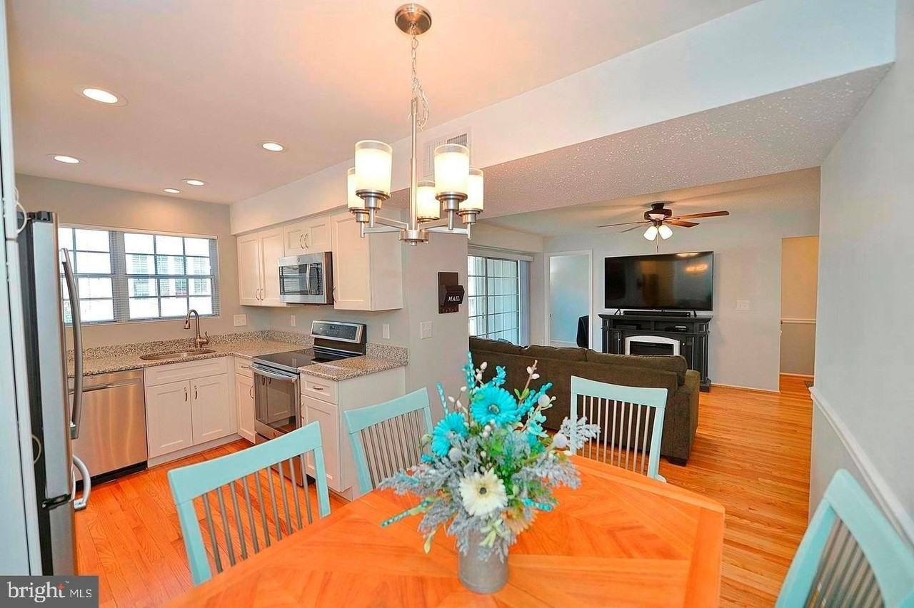 109 Fort Evans Rd Se #C - Photo 3 of 20
