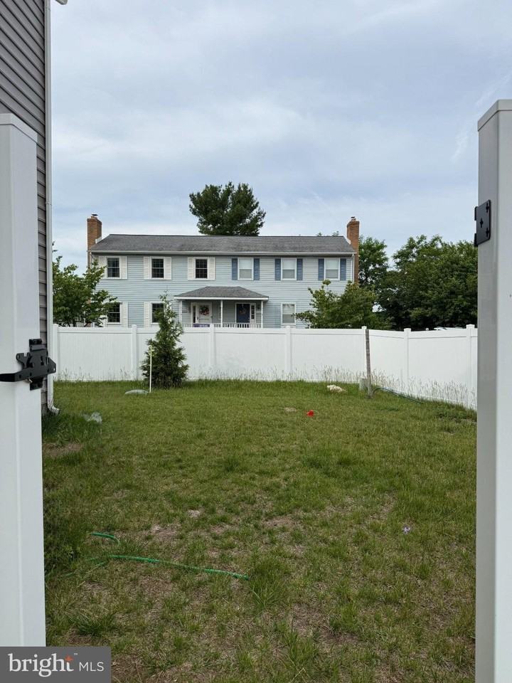 14973 Walter Robinson Ln - Photo 2 of 4