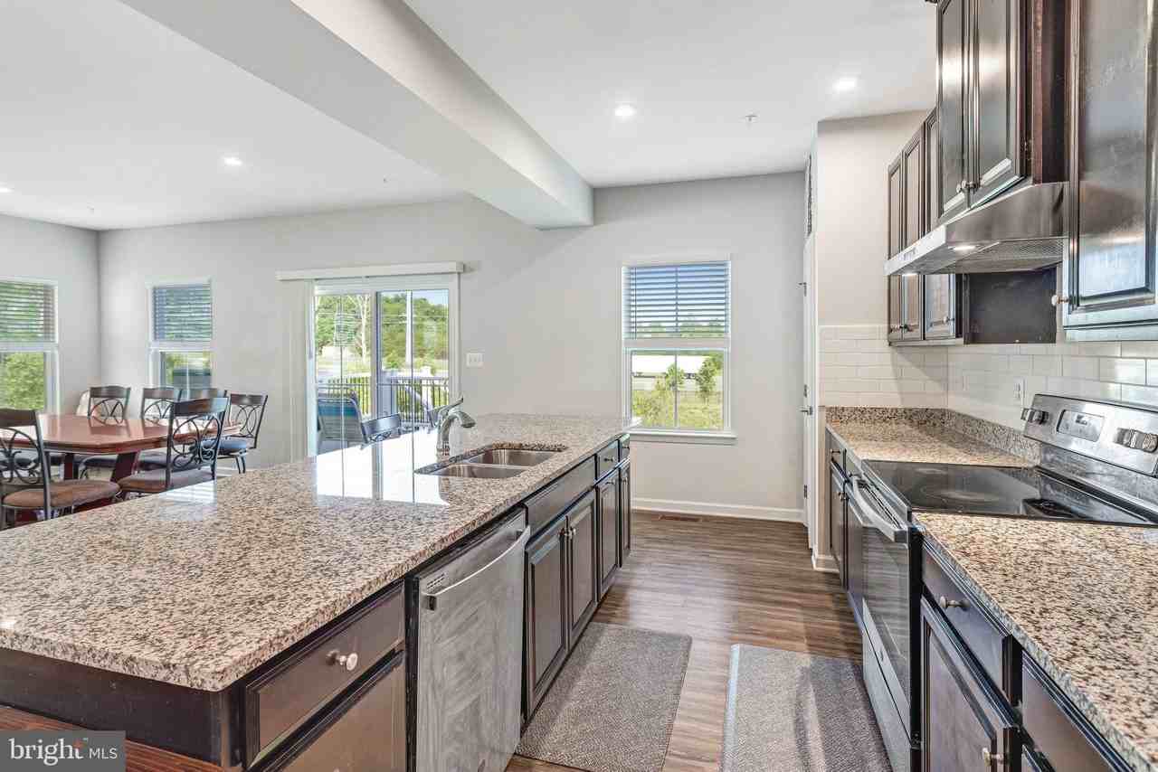11241 Wheeler Ridge Dr - Photo 4 of 44