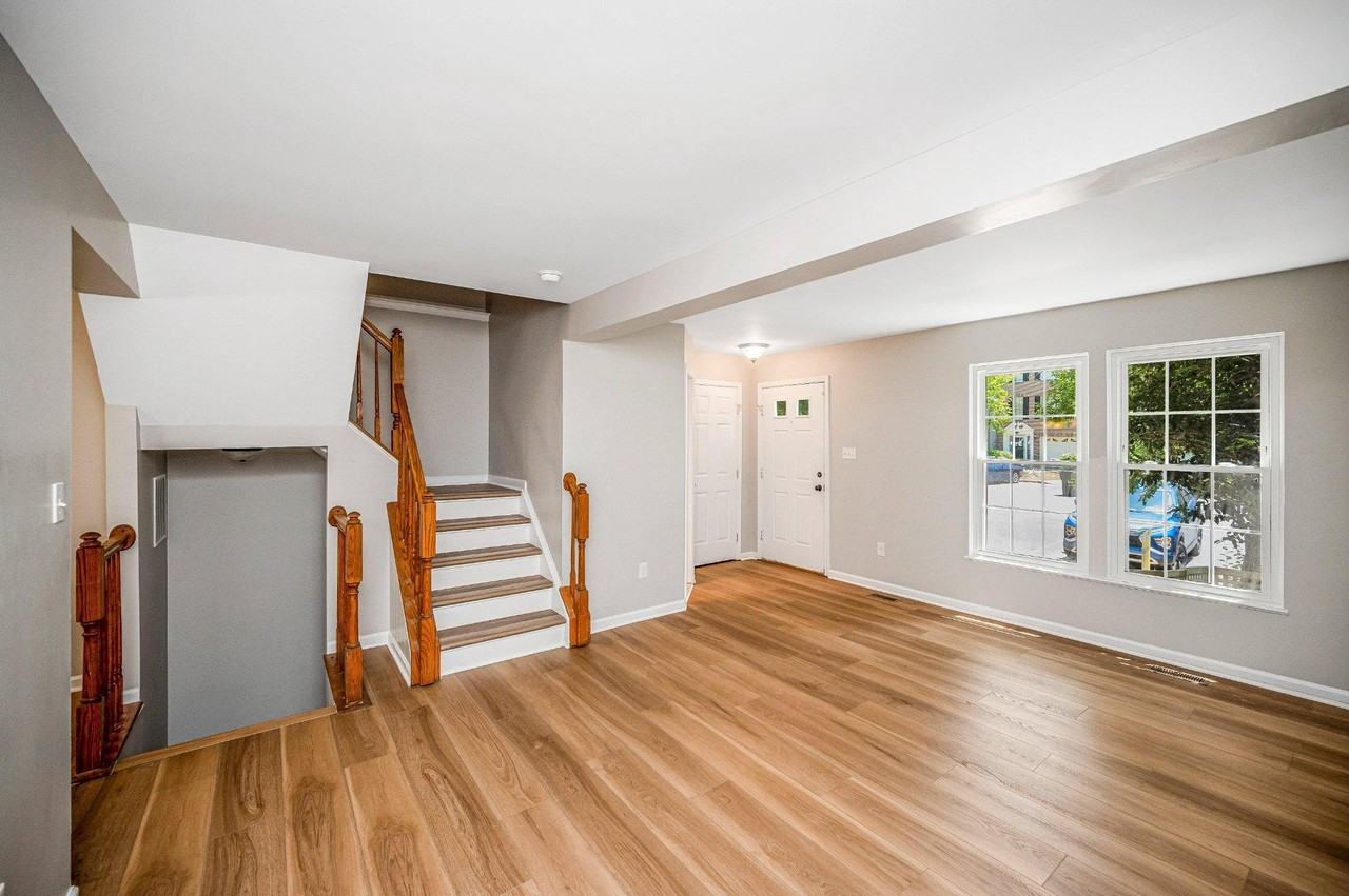 9705 Becker Ct - Photo 4 of 18