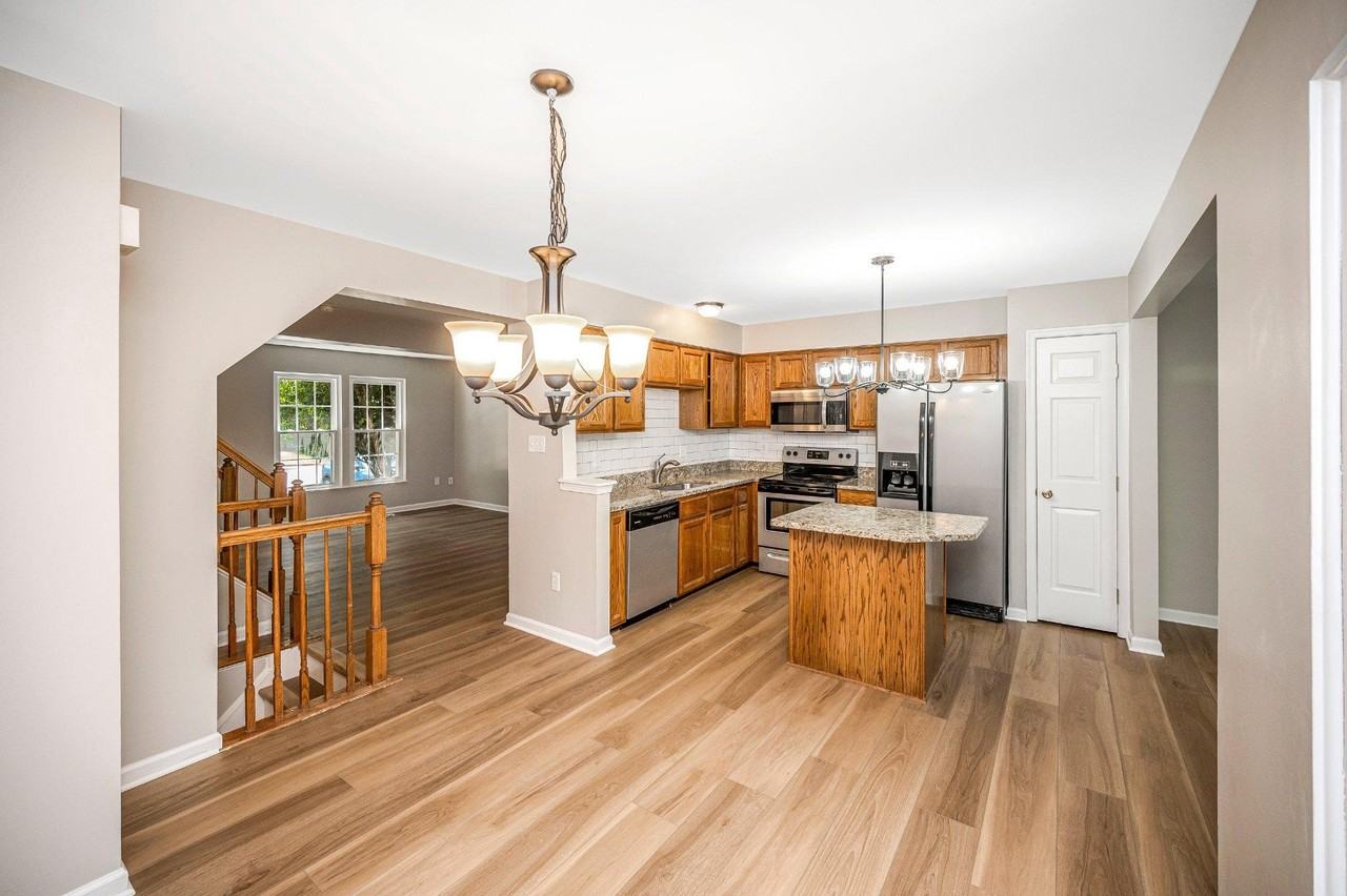 9705 Becker Ct - Photo 7 of 18