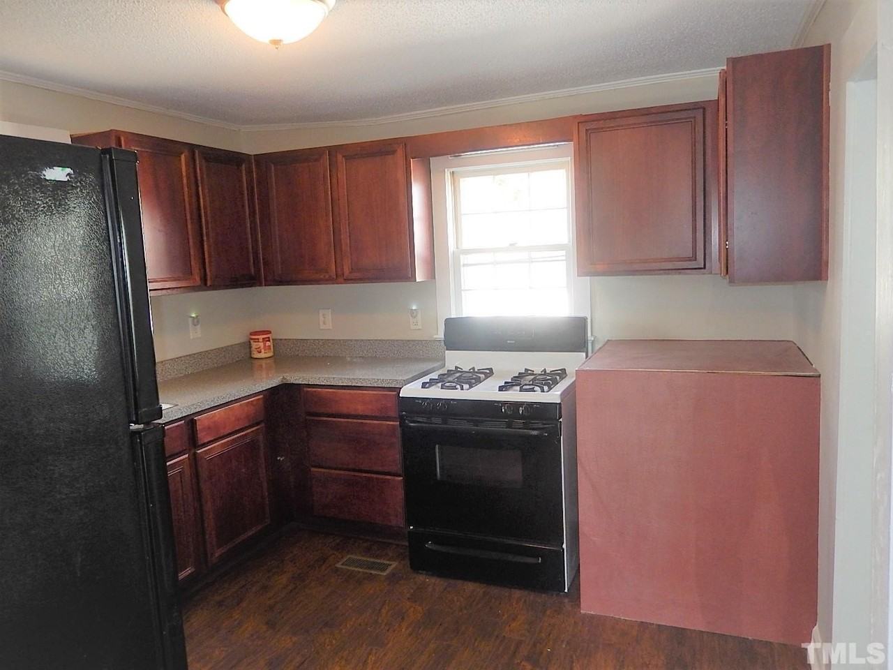1015 Oberlin Rd - Photo 6 of 27