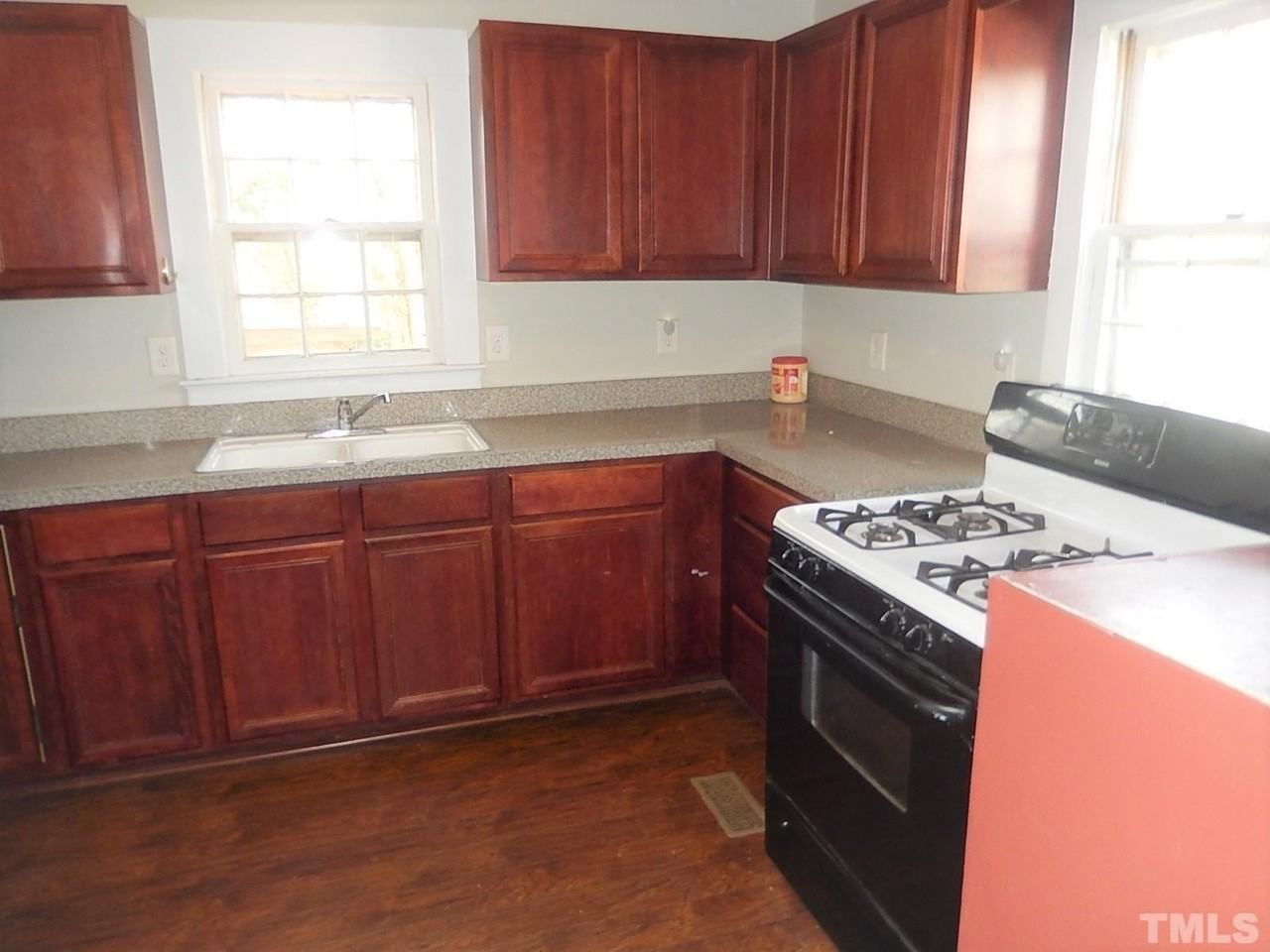 1015 Oberlin Rd - Photo 7 of 27