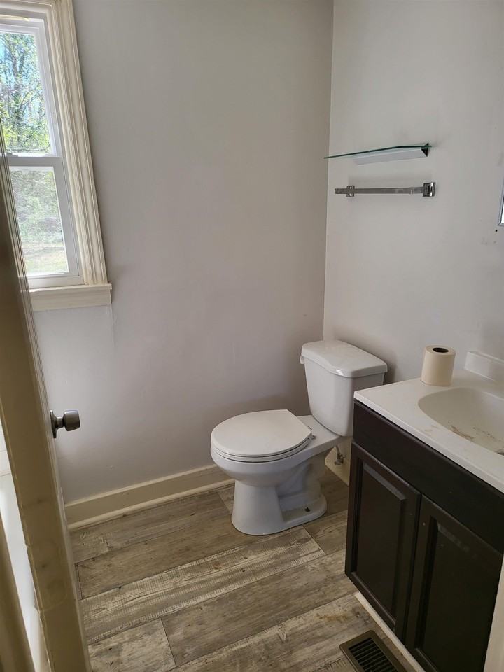 511 Royal St - Photo 3 of 6