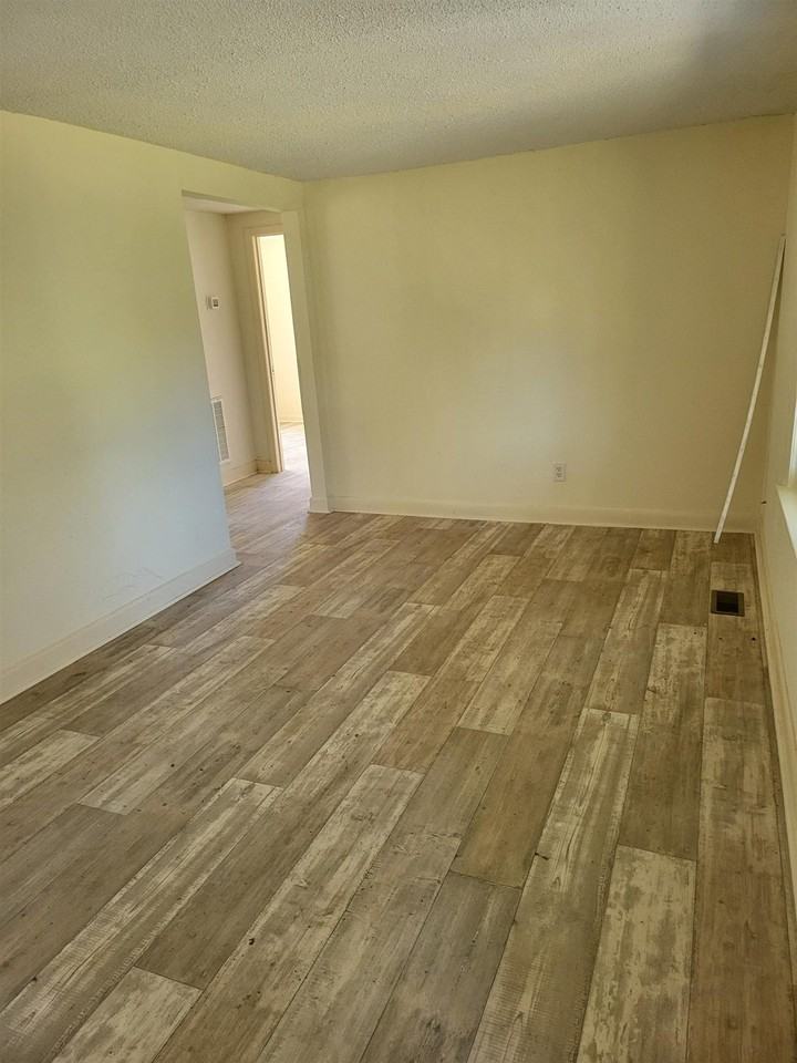 511 Royal St - Photo 6 of 6