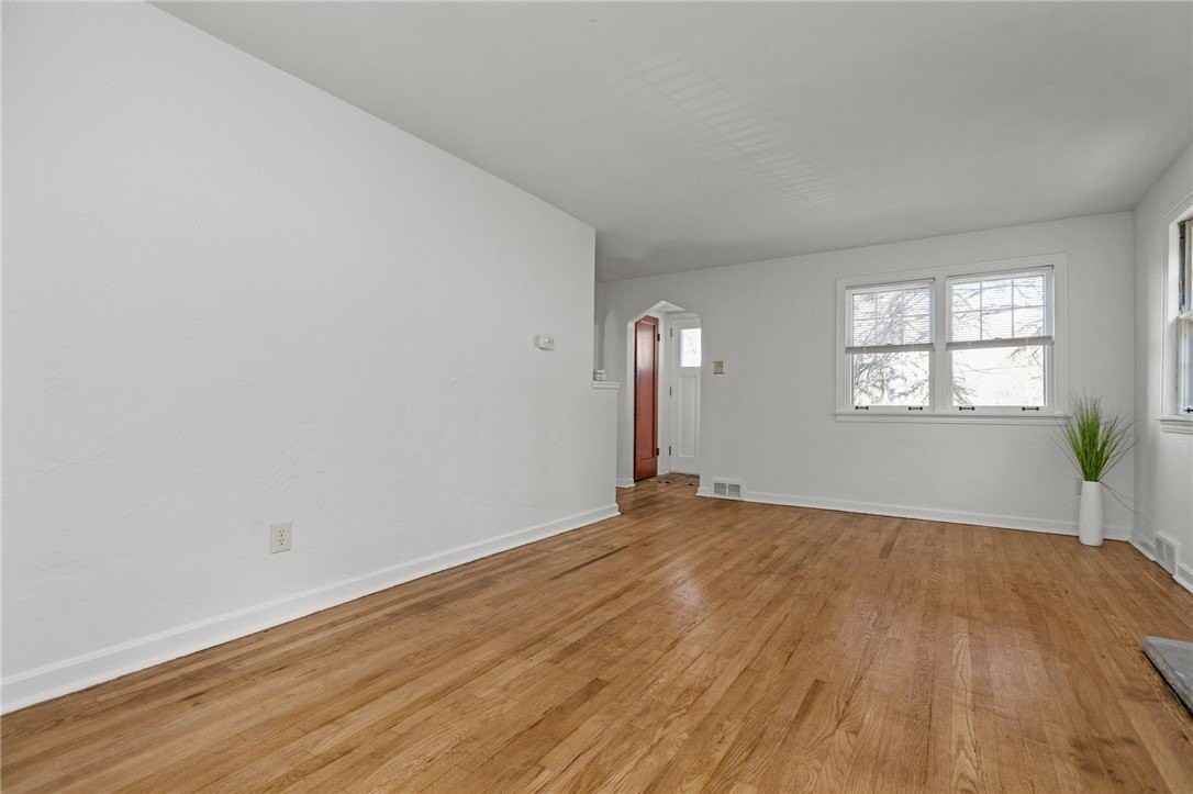 255 Gilkeson Rd - Photo 7 of 27