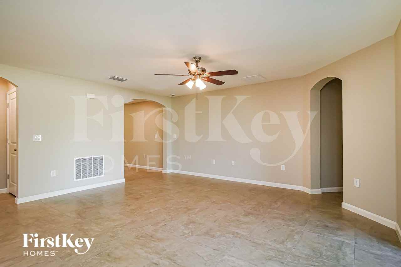 112 Southern Breeze Loop - Photo 3 of 15