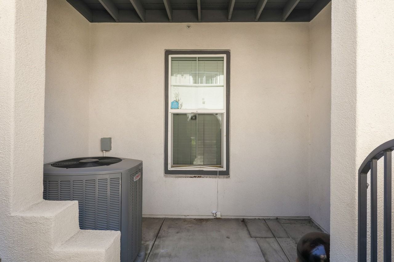 1625 Filaree Dr #165 - Photo 4 of 32