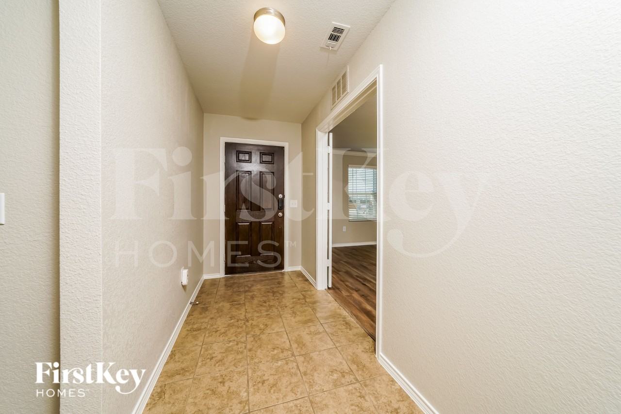 1505 Vernon Dr - Photo 2 of 19