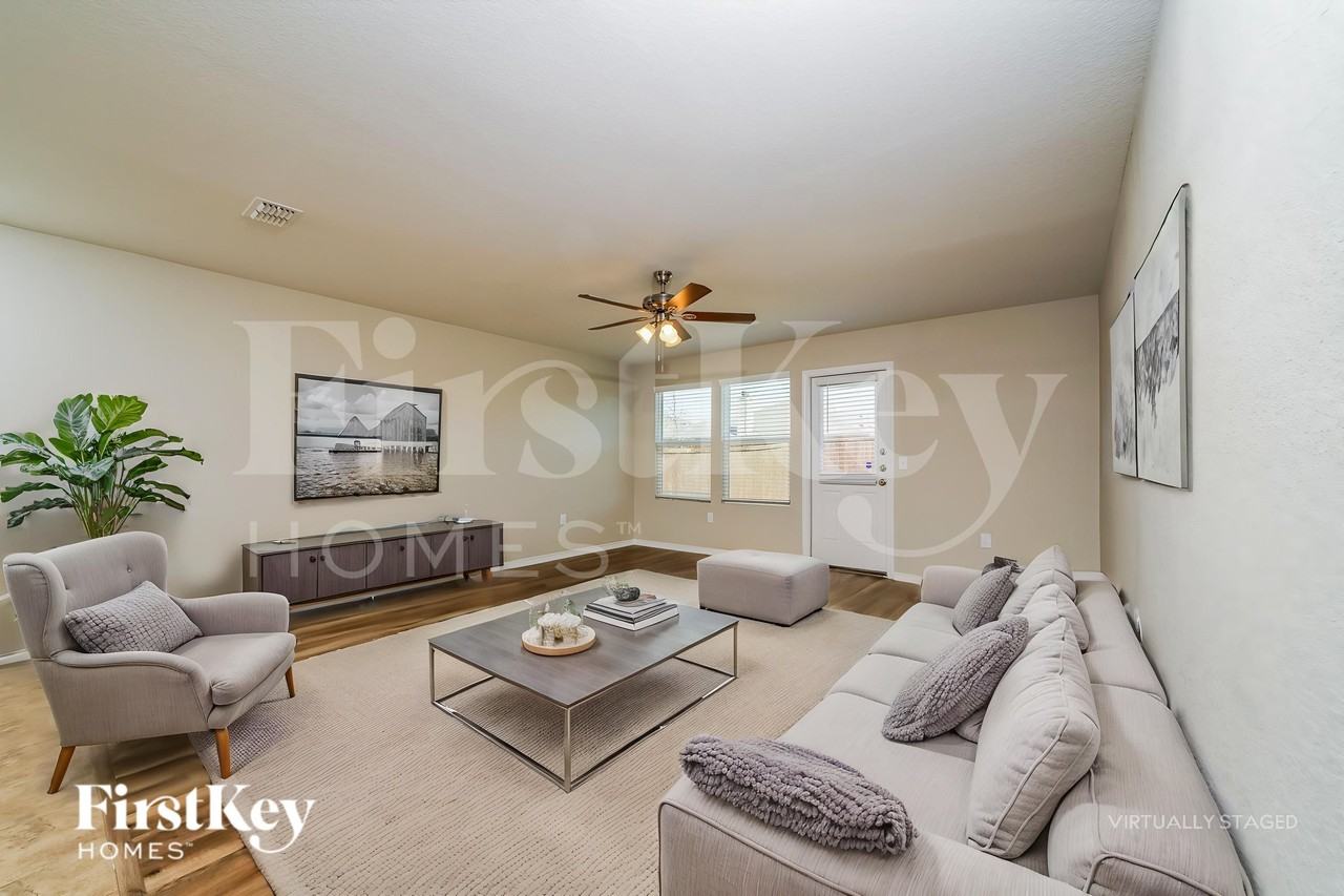 1505 Vernon Dr - Photo 4 of 19