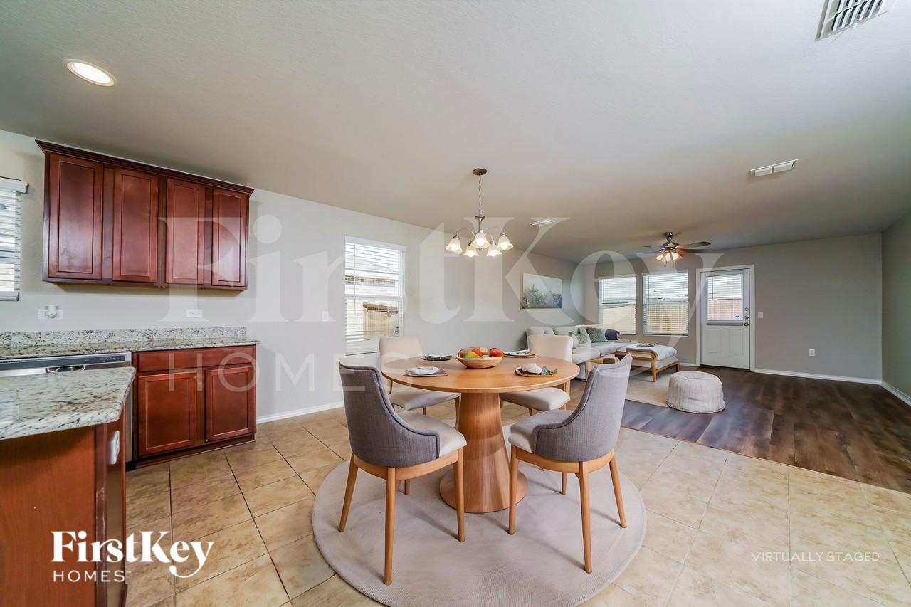 1505 Vernon Dr - Photo 6 of 19