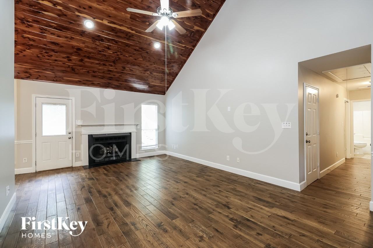 7815 Pinetuck Ln - Photo 3 of 19