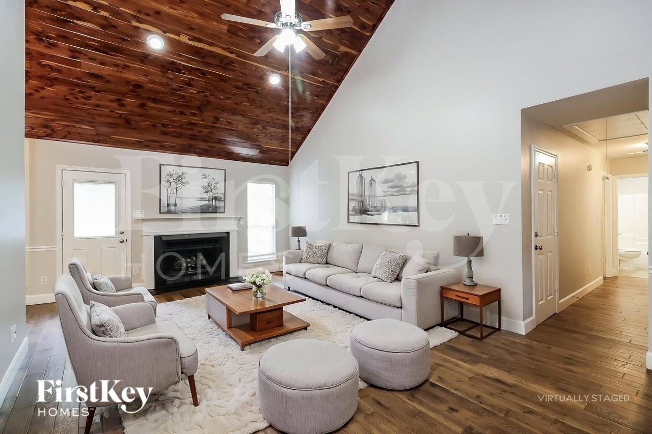 7815 Pinetuck Ln - Photo 4 of 19