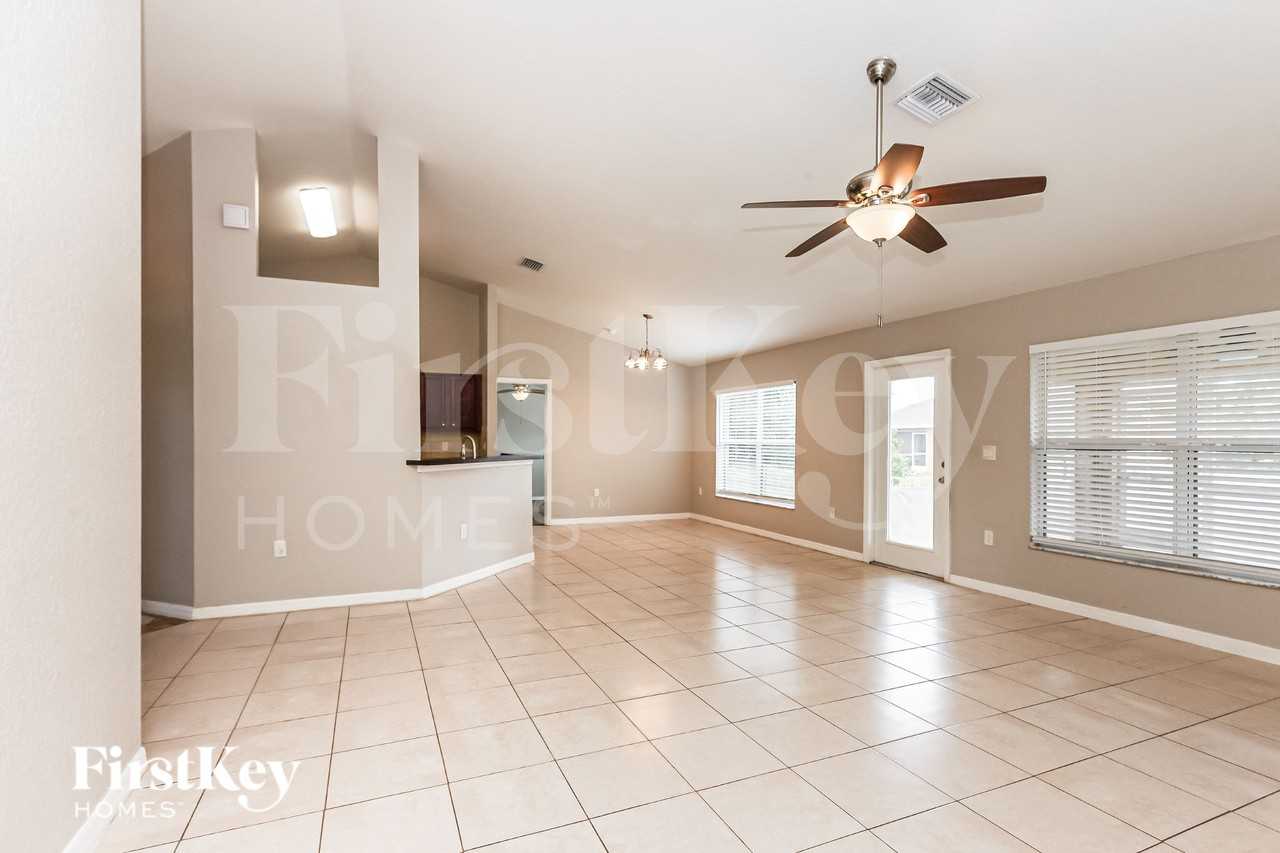 414 Willowbrook Dr - Photo 2 of 19
