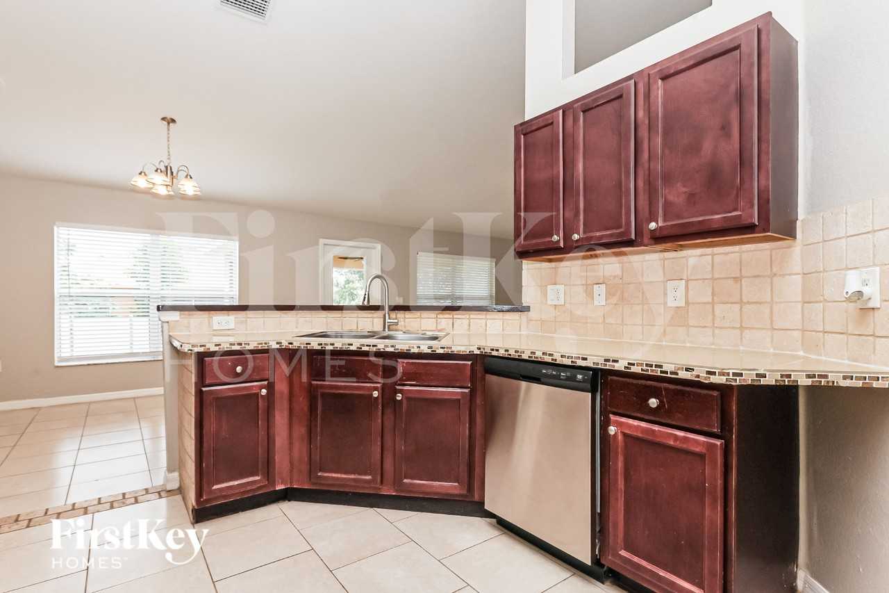 414 Willowbrook Dr - Photo 7 of 19