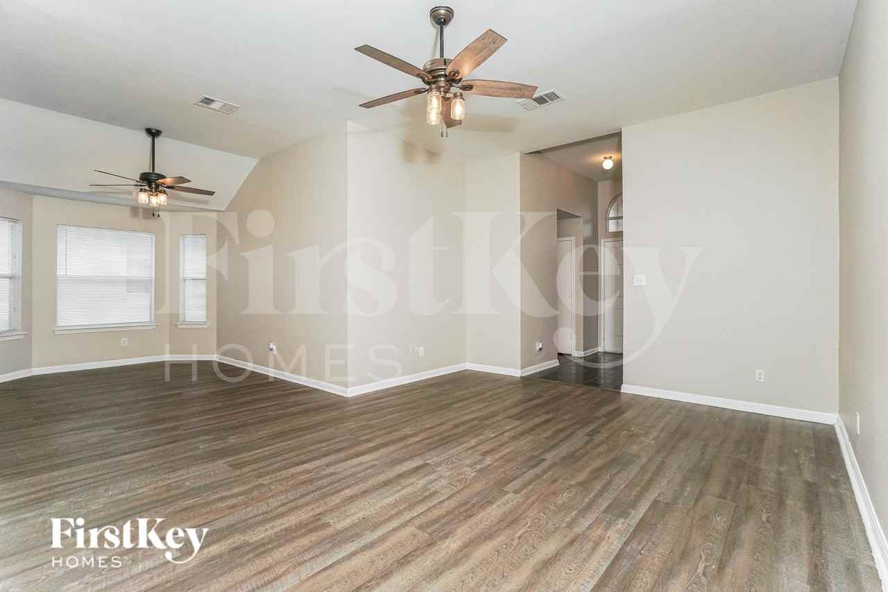 8422 Cherisse Dr - Photo 5 of 19