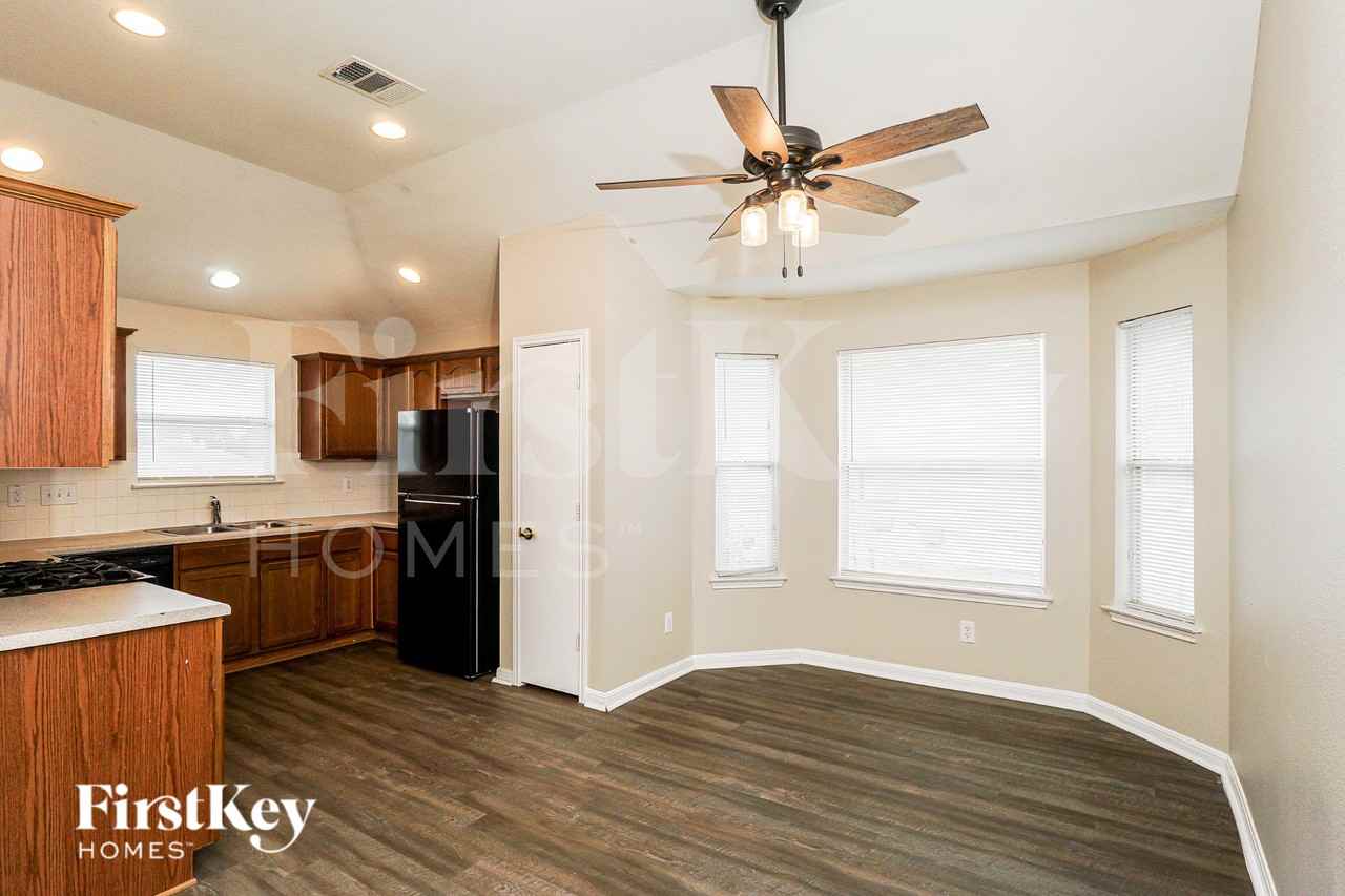 8422 Cherisse Dr - Photo 6 of 19