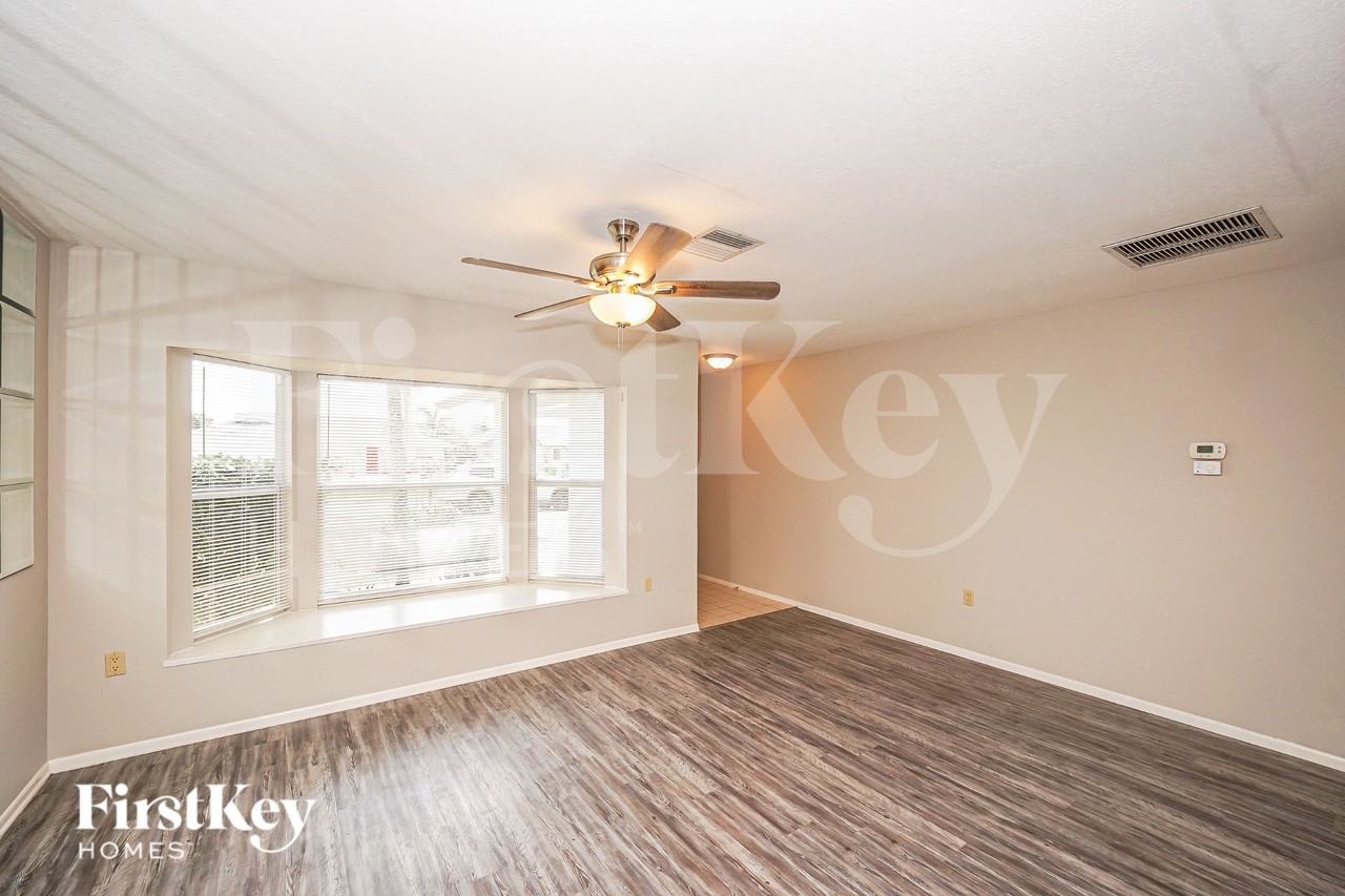 5820 Lincoln Rd - Photo 3 of 19