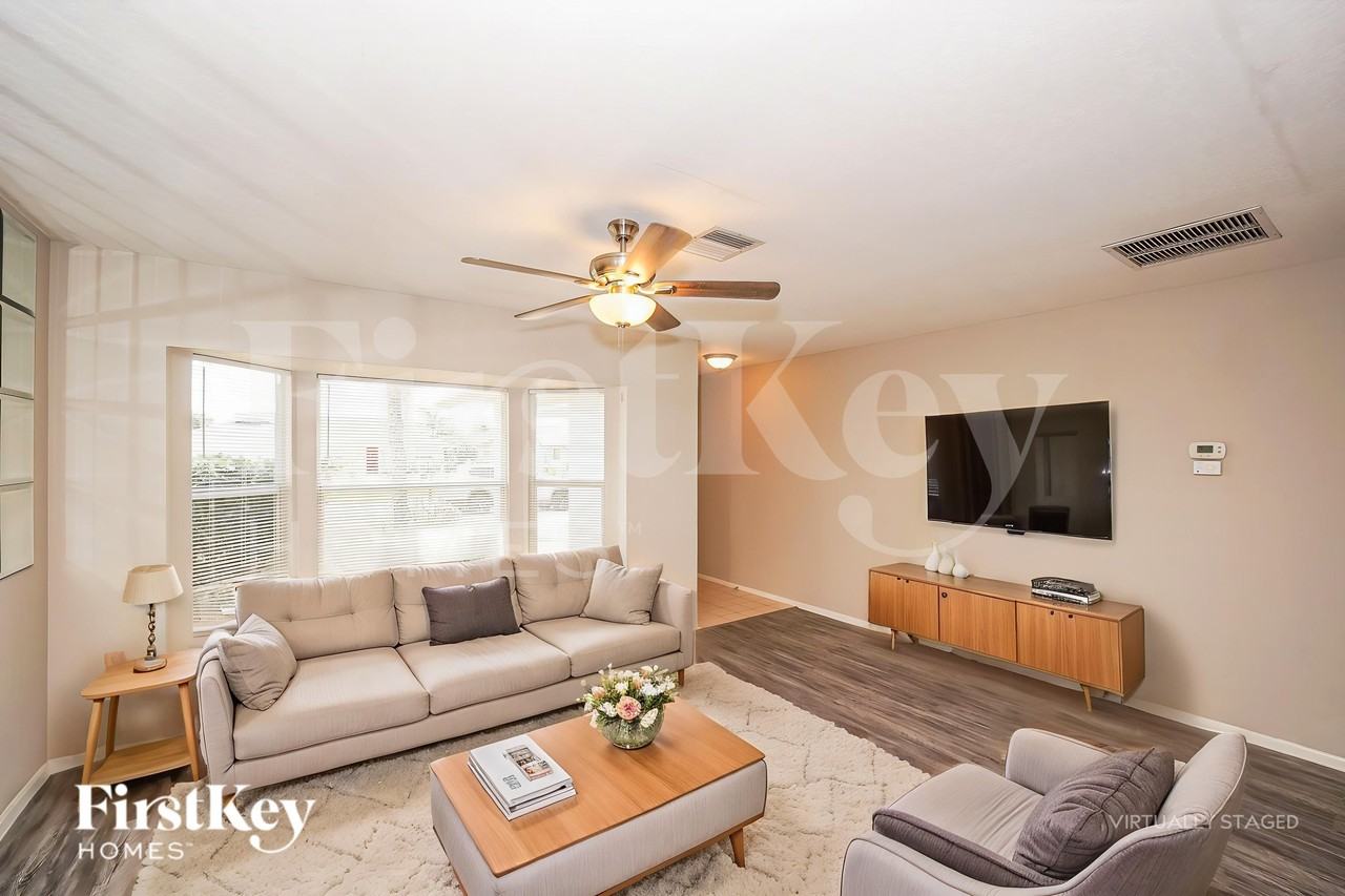 5820 Lincoln Rd - Photo 4 of 19