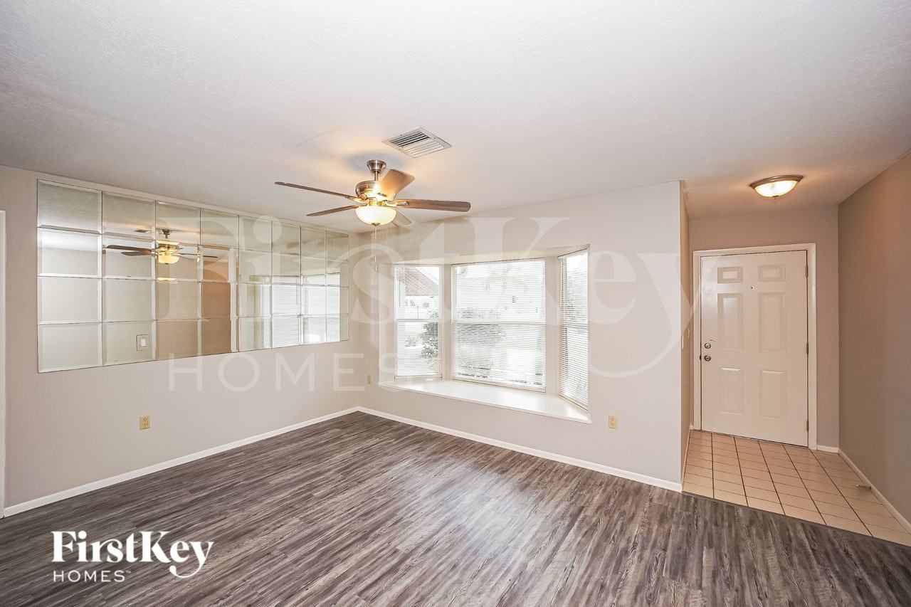 5820 Lincoln Rd - Photo 5 of 19