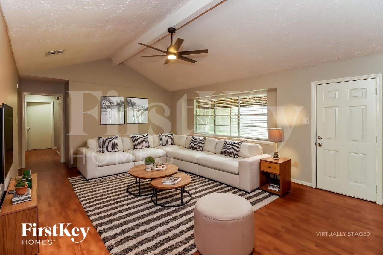 16518 Royal Mile Ln - Photo 4 of 19