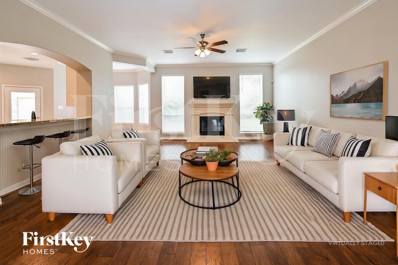17714 Meadow Crossing Ln - Photo 4 of 18
