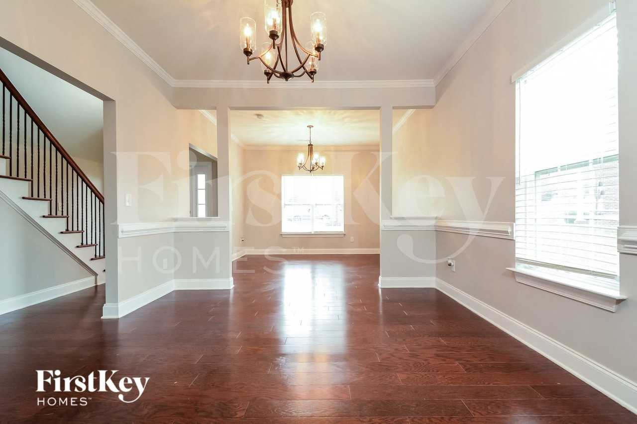 1903 Overshoot Ct - Photo 4 of 15