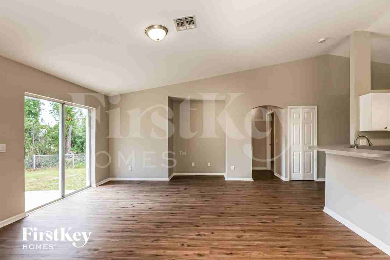 541 Hawthorne Ave S - Photo 2 of 19