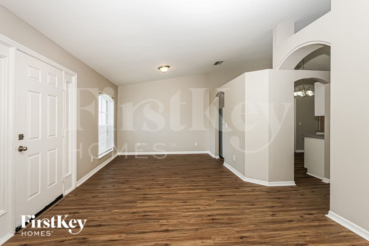 541 Hawthorne Ave S - Photo 3 of 19