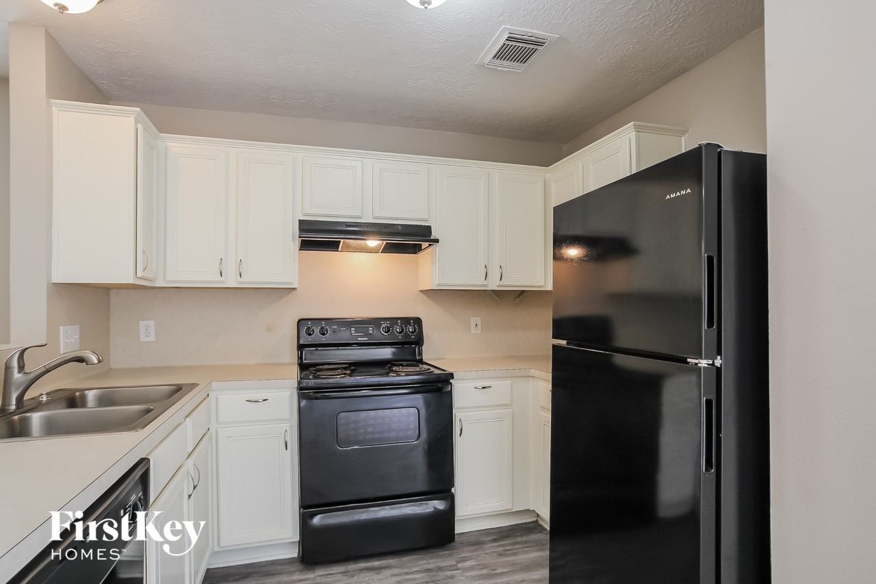 916 Willaby St - Photo 5 of 15