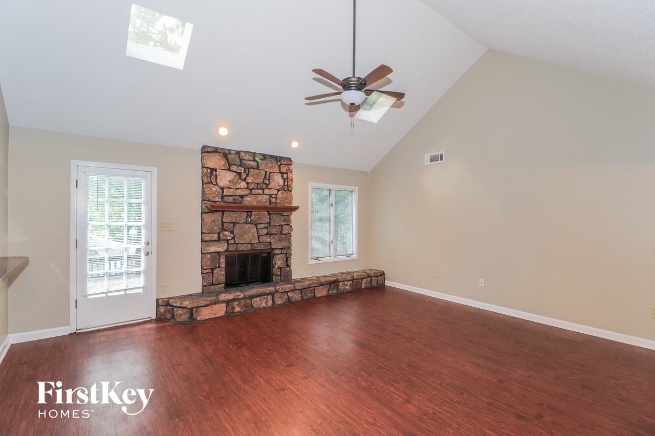 8418 Chippingham Dr - Photo 3 of 15