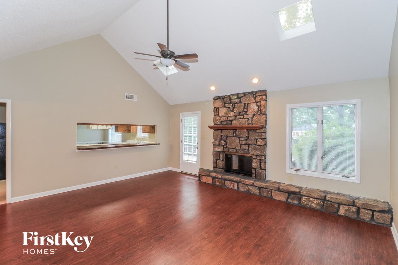 8418 Chippingham Dr - Photo 4 of 15
