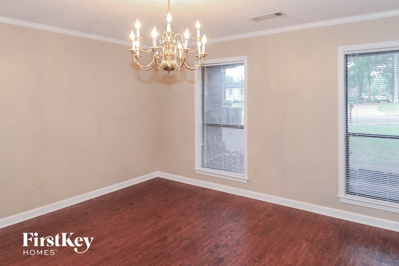 8418 Chippingham Dr - Photo 5 of 15