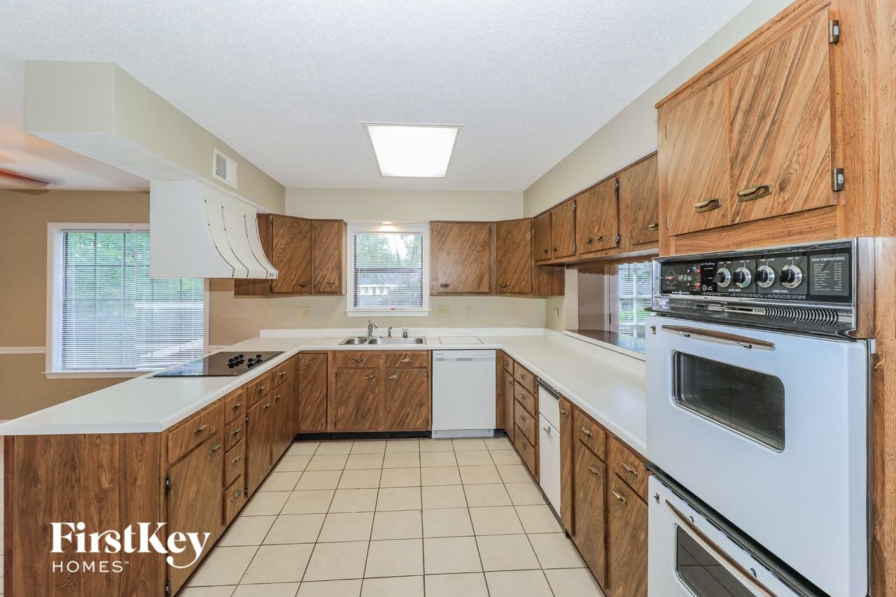 8418 Chippingham Dr - Photo 7 of 15