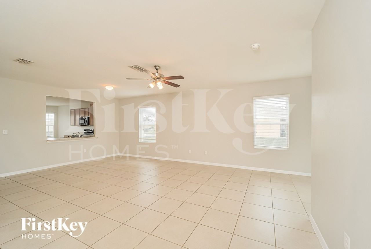 625 Sw 25th Ter - Photo 3 of 19