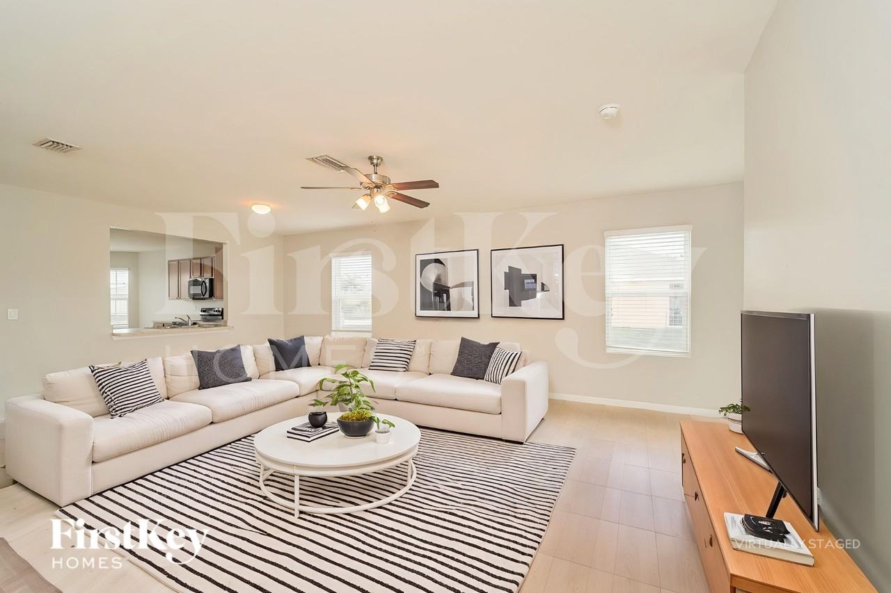 625 Sw 25th Ter - Photo 4 of 19