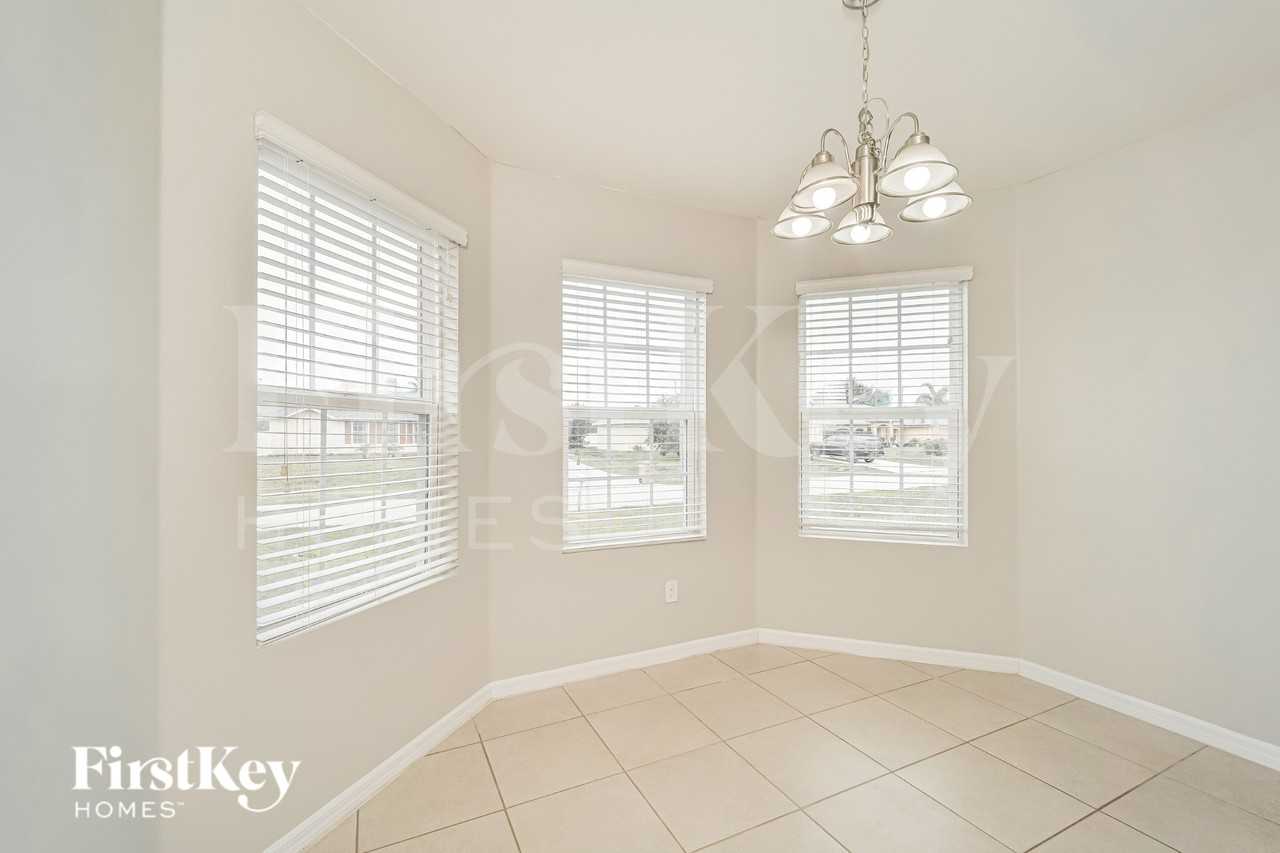 625 Sw 25th Ter - Photo 5 of 19