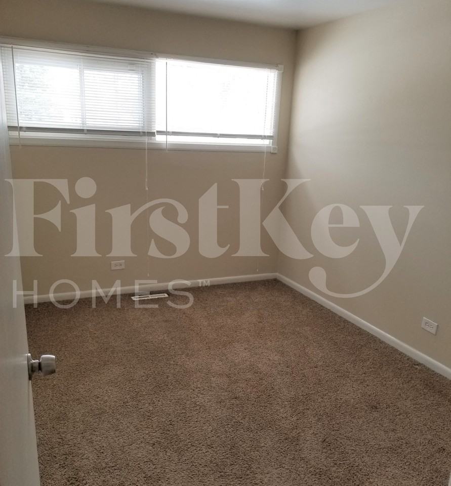 303 Prospect Ave - Photo 6 of 11