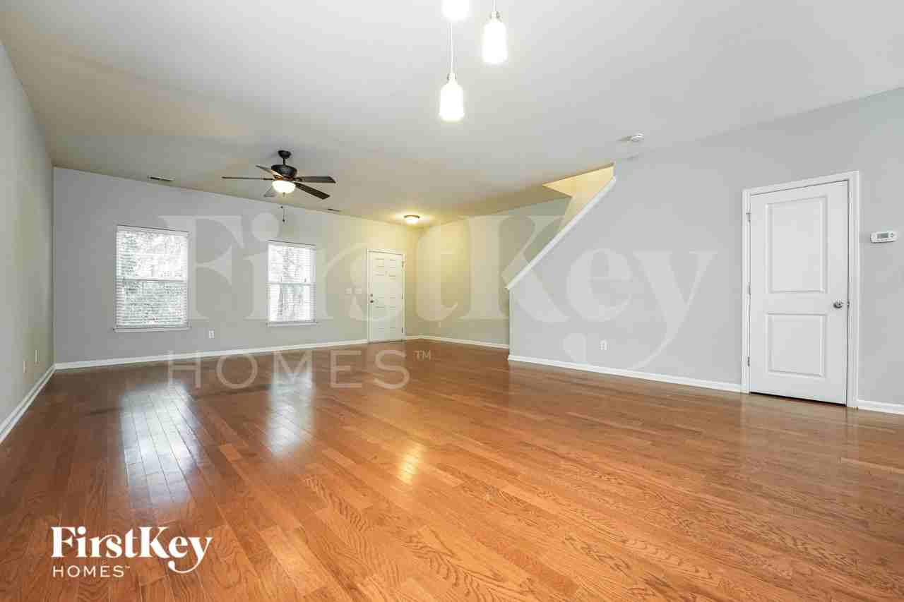 2901 Maybry Dr - Photo 2 of 19