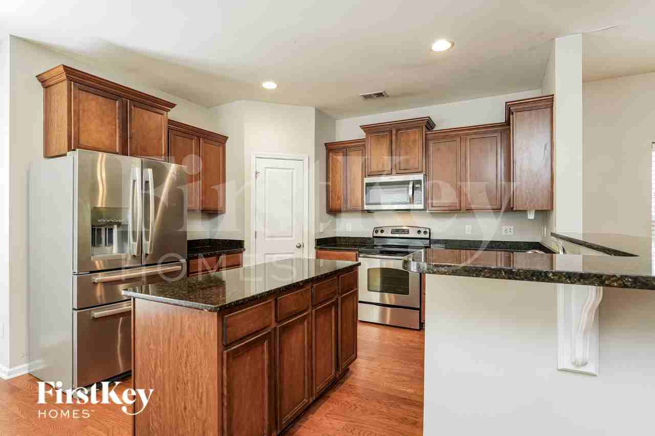 2901 Maybry Dr - Photo 7 of 19