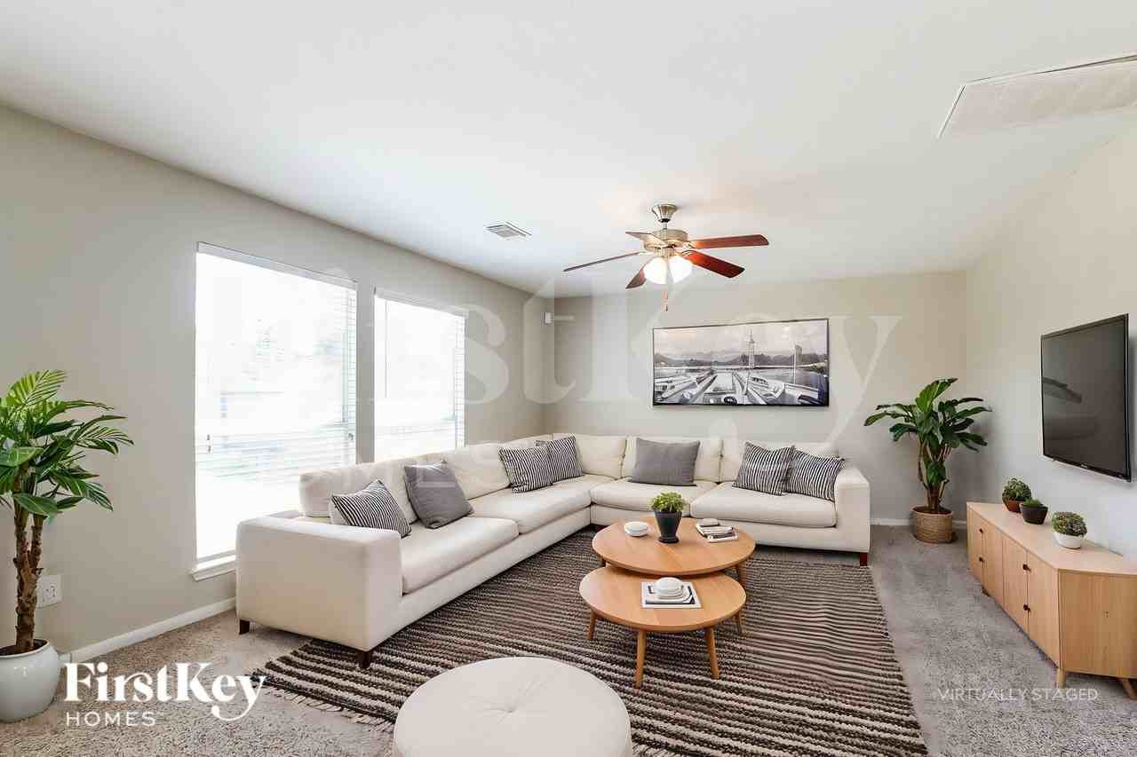 2811 Long Grove Ln - Photo 5 of 19
