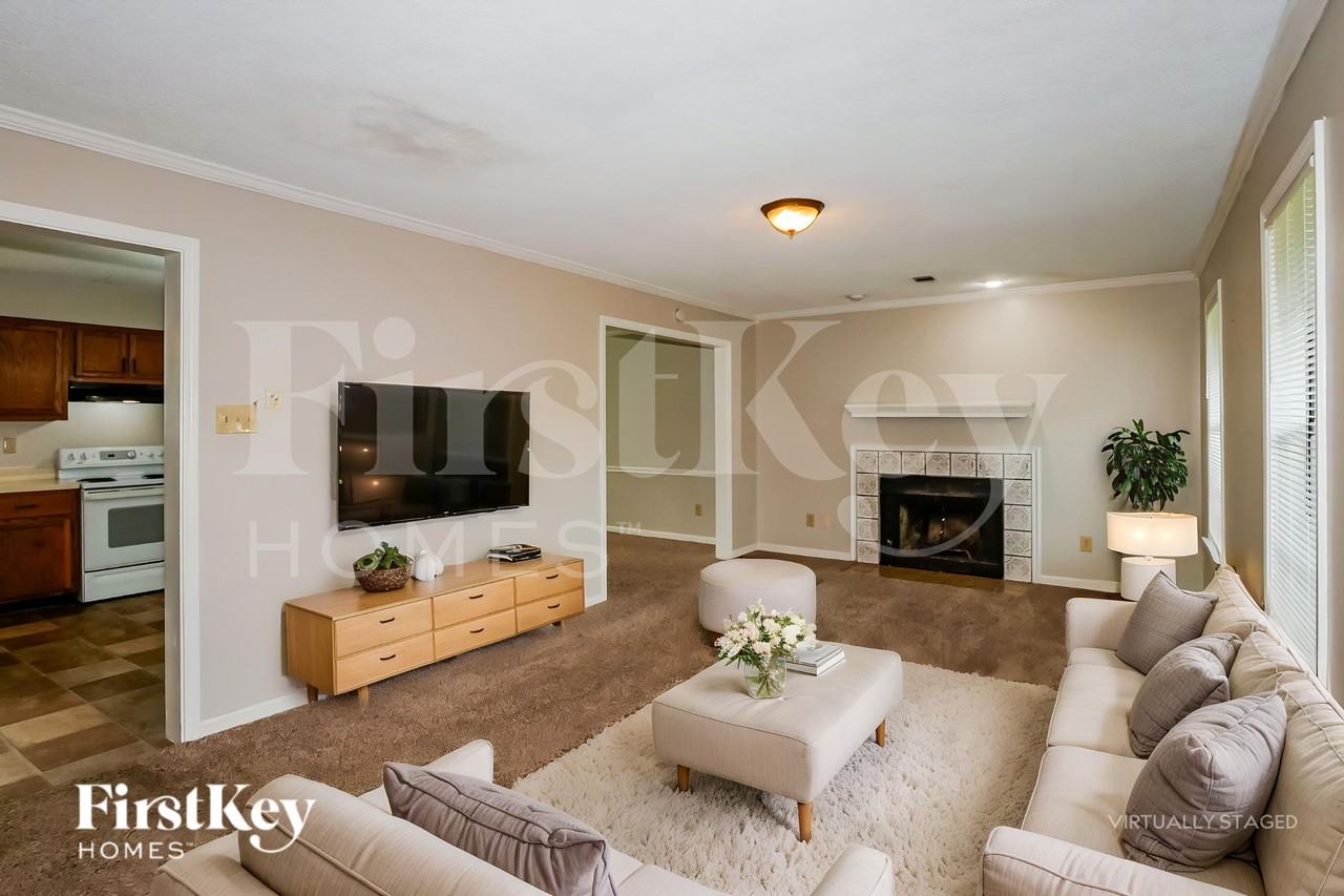 2428 Green Glen Dr - Photo 4 of 19