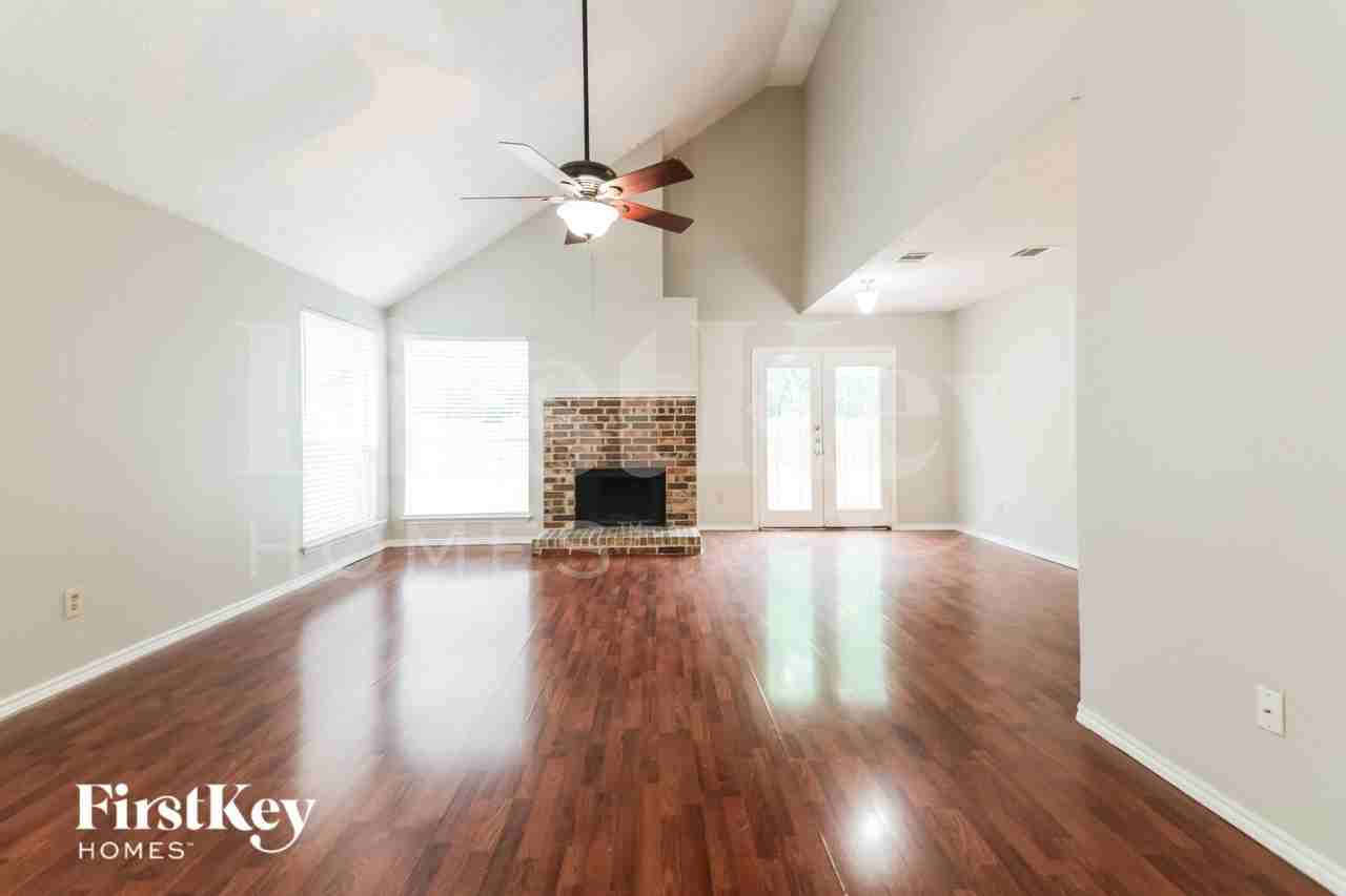 1733 Prescott Dr - Photo 3 of 19