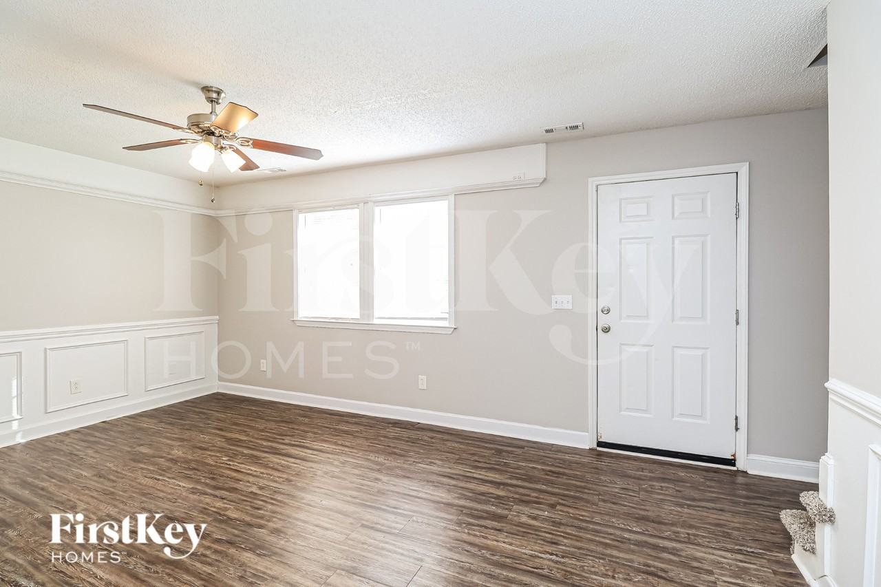 1716 Virginia St - Photo 3 of 19
