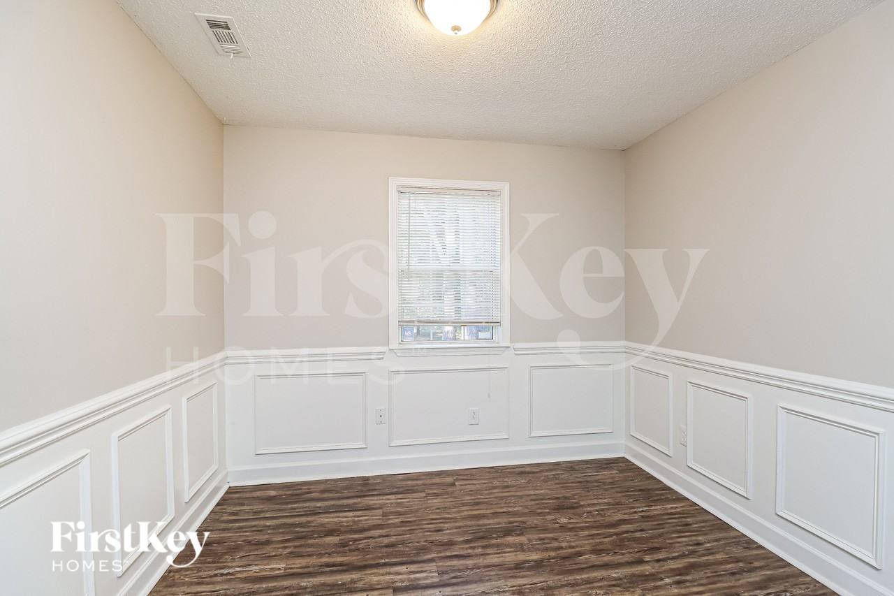 1716 Virginia St - Photo 6 of 19