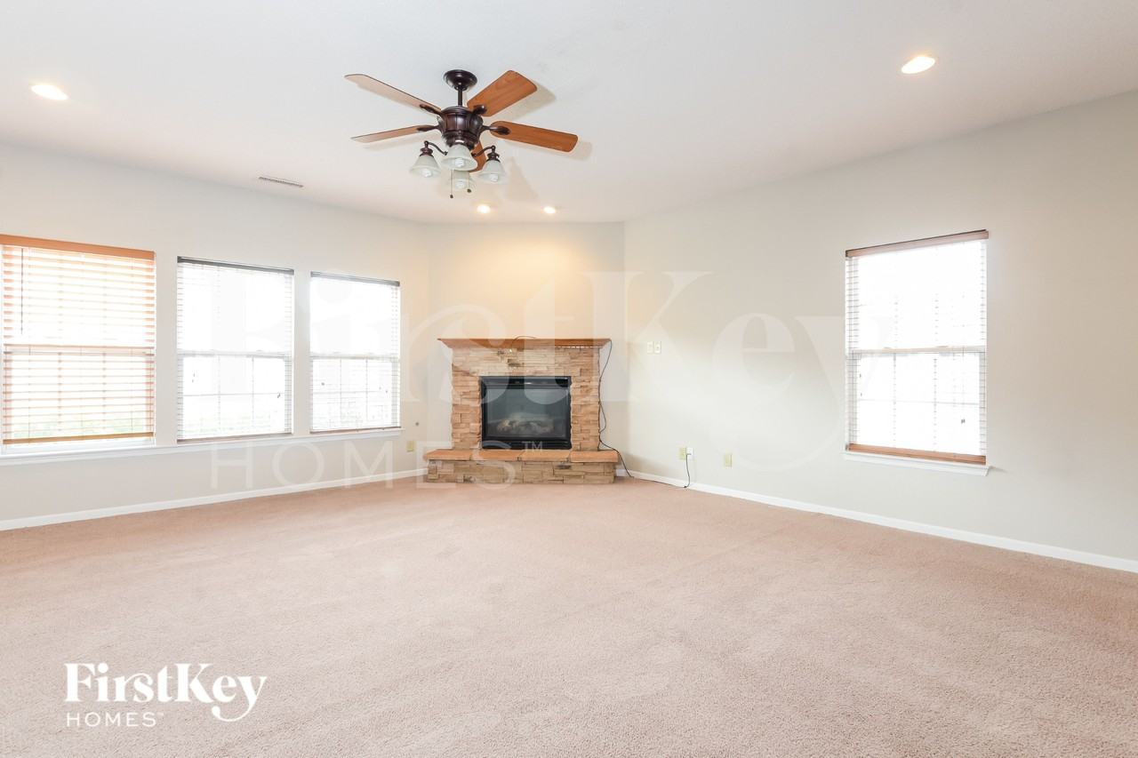 10735 Cyrus Dr - Photo 2 of 15