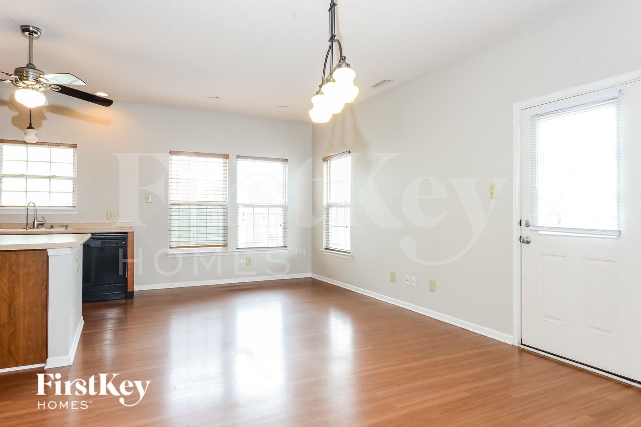 10735 Cyrus Dr - Photo 5 of 15