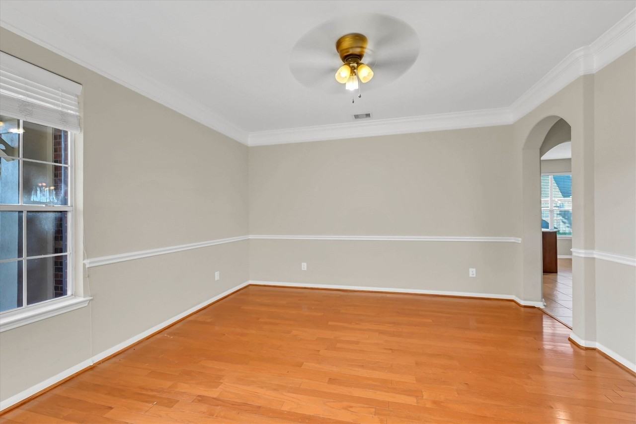 9314 Fanwick Ct - Photo 4 of 45
