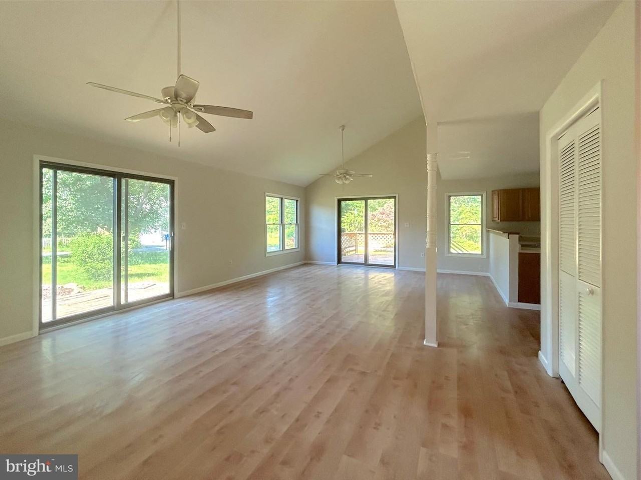 811 Court House Point Rd - Photo 5 of 17