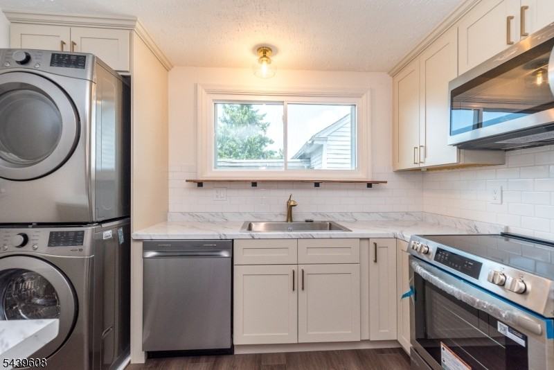 11 S Harrison St ##B - Photo 5 of 34